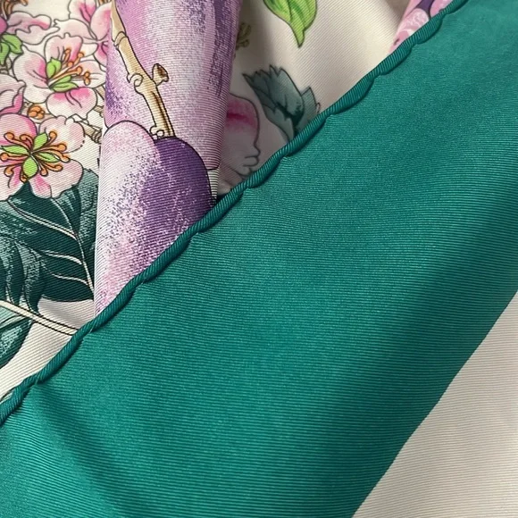 Gucci Blooms Silk Flora Garden Scarf - Picture 5 of 12